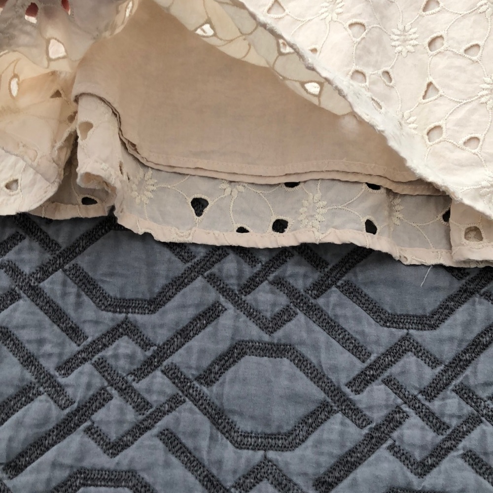 The limited  Beige eyelet skirt Sz 4 - Picture 5 of 6